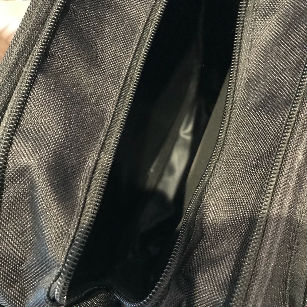🇺🇸ALS🇺🇸 EUC Zippable/Foldable Black Duffle Bag - Picture 6 of 11